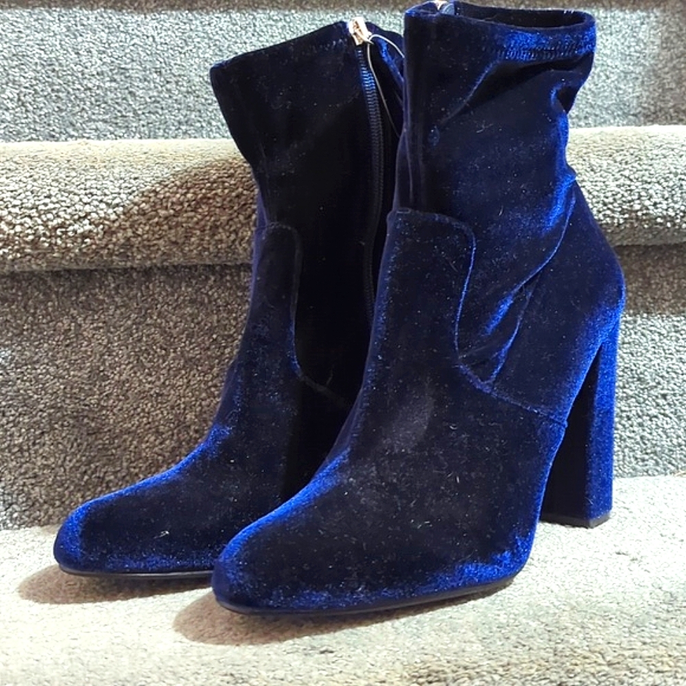 Women's Steve Madden Blue Velvet Ankle Boots, Size 10 M.  NWT